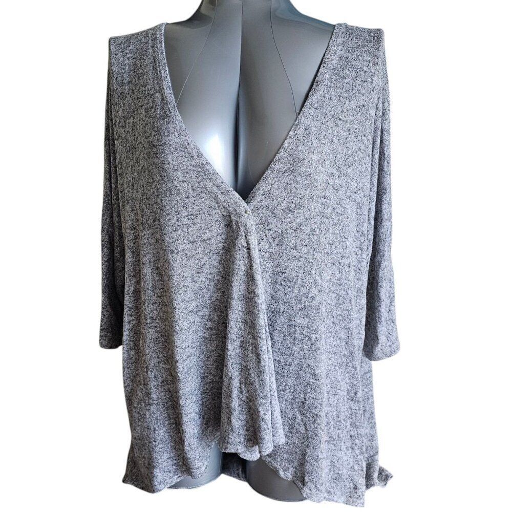 Women's Blouse Size M – Made in USA – 60% Polyester – Soft Imported Fabric Feel